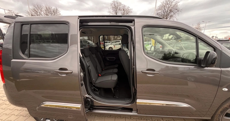 Toyota Proace City Verso cena 165612 przebieg: 7, rok produkcji 2023 z Jedwabne małe 56